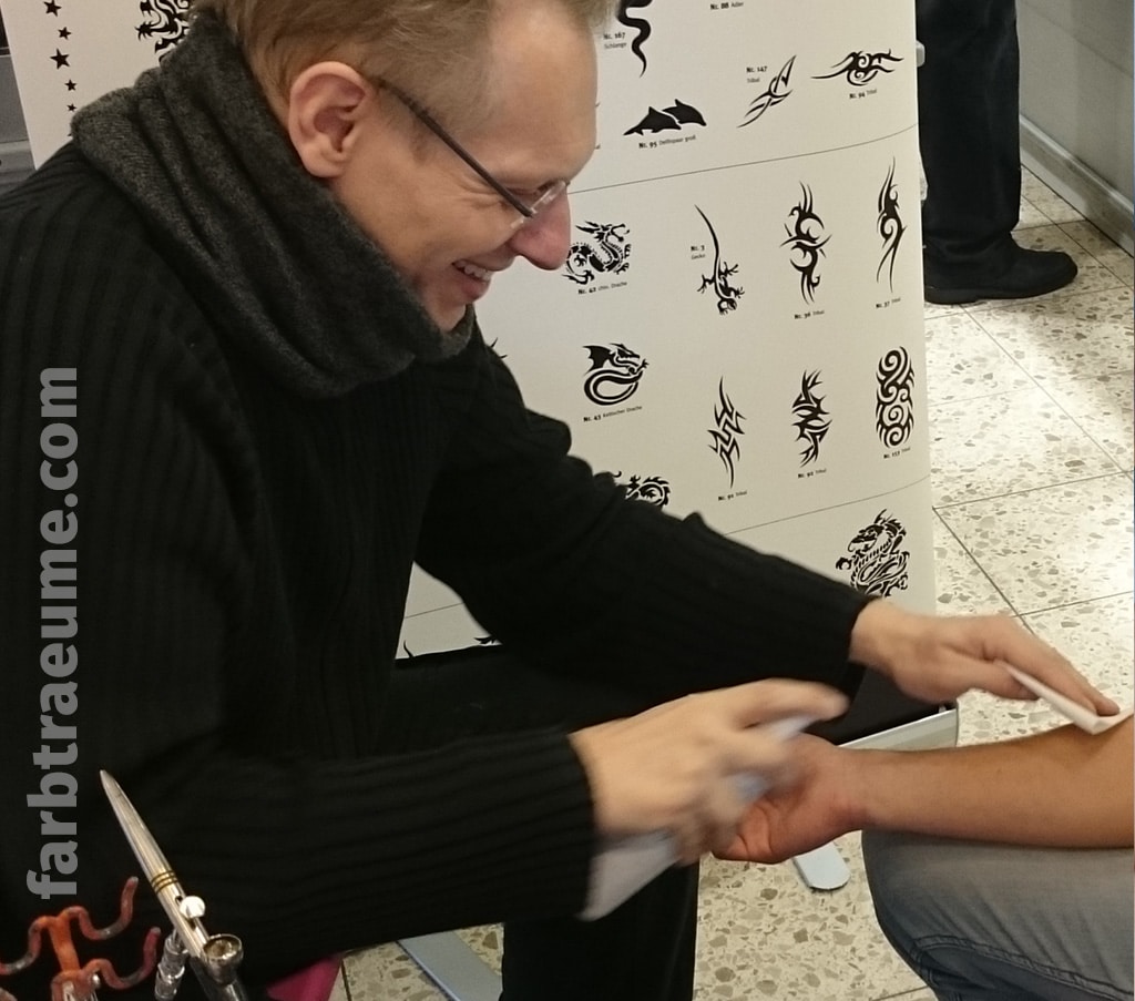 airbrushtattoos-supermarkt Airbrushtattoos im Supermarkt