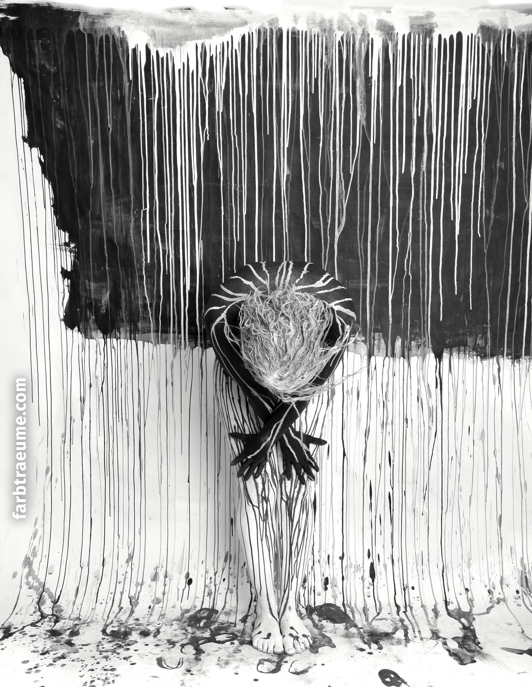bodypainting-installation black and white