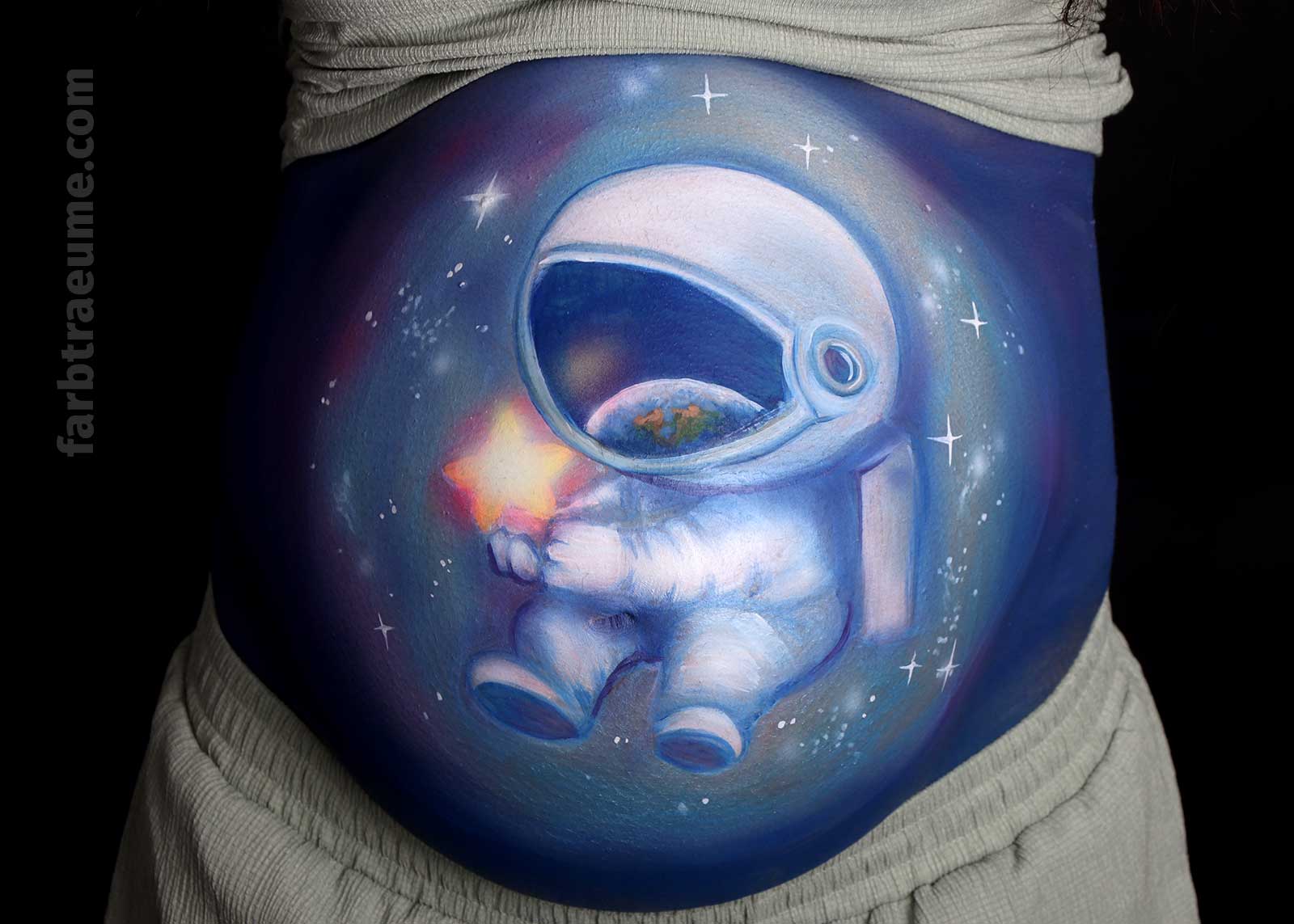Bellypainting Astronaut