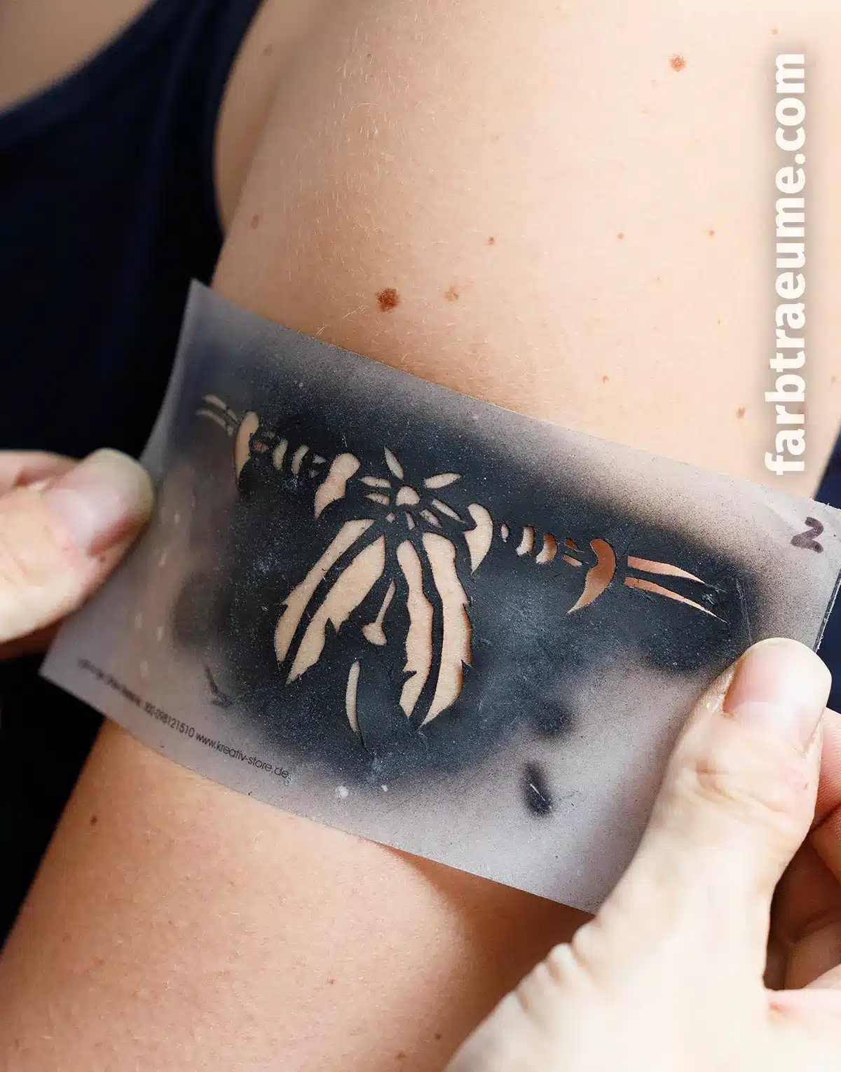 airbrush-tattoo-folie ankleben