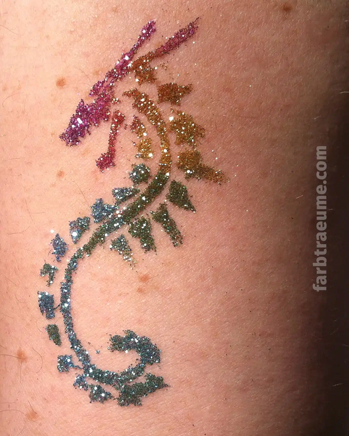 glitzer-tattoo drache