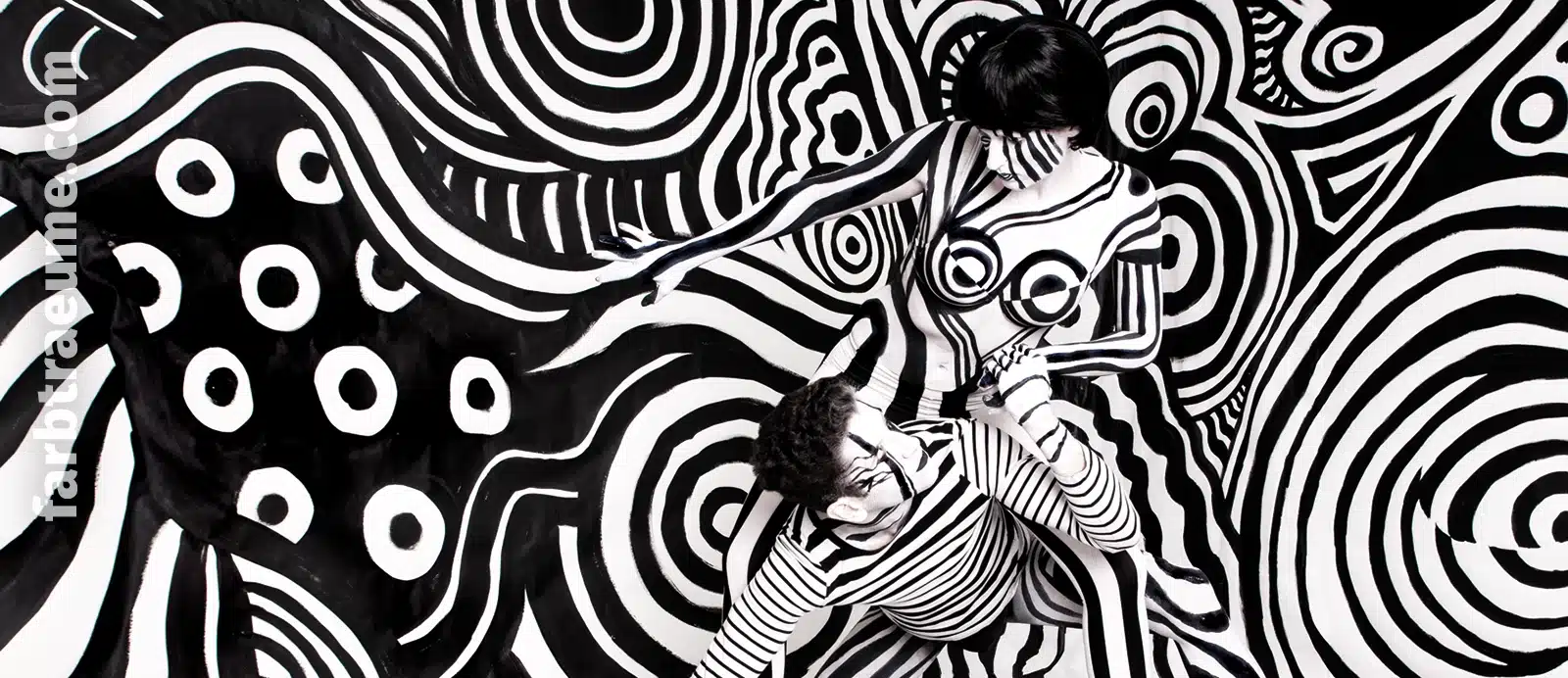 Paar-Bodypainting-Installation